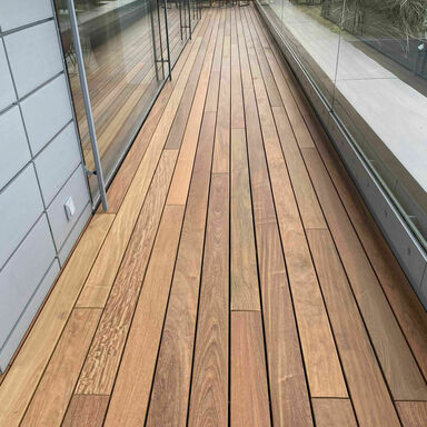 Grad Terrasse mit Ipe Holz, sehr langlebig