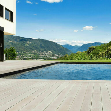 Pool Terrasse mit Millboard enhanced grain Limed Oak