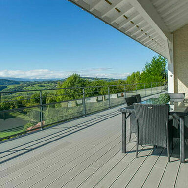 Balkon Terrasse mit UPM ProFi Deck 150 Silbergruen